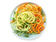 Рецепта Салата със спираловидно нарязани зеленчуци